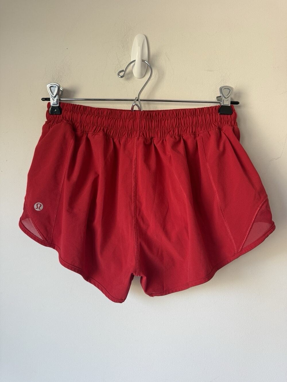 Lululemon Women’s Hotty Hot Shorts Size 6 Deep Red 2.5” W7ARKR